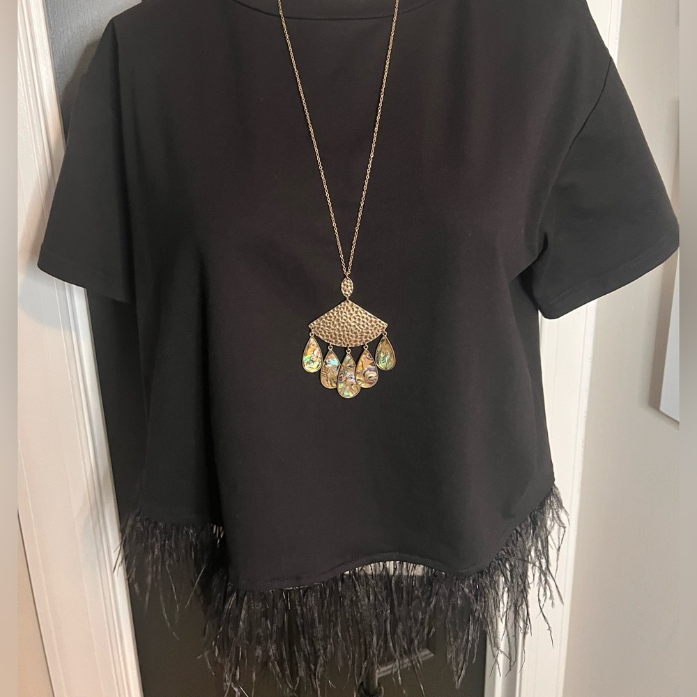 Elegant Gold and Iridescent Teardrop Necklace